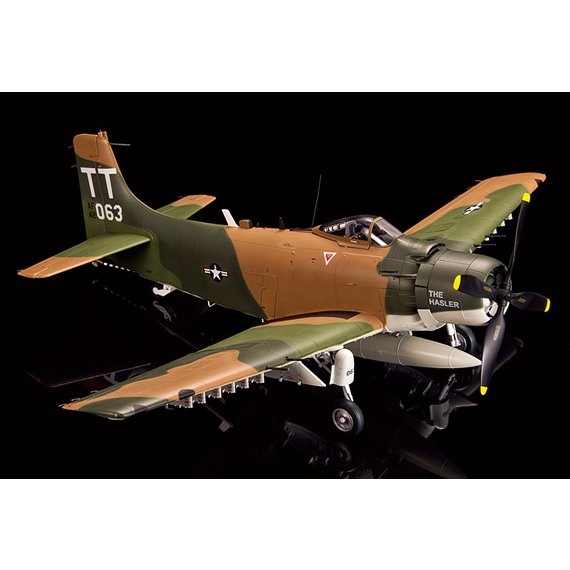SWS 1/32 ダグラス A-1J スカイレイダー 空軍型 | ボークス公式 ホビー 